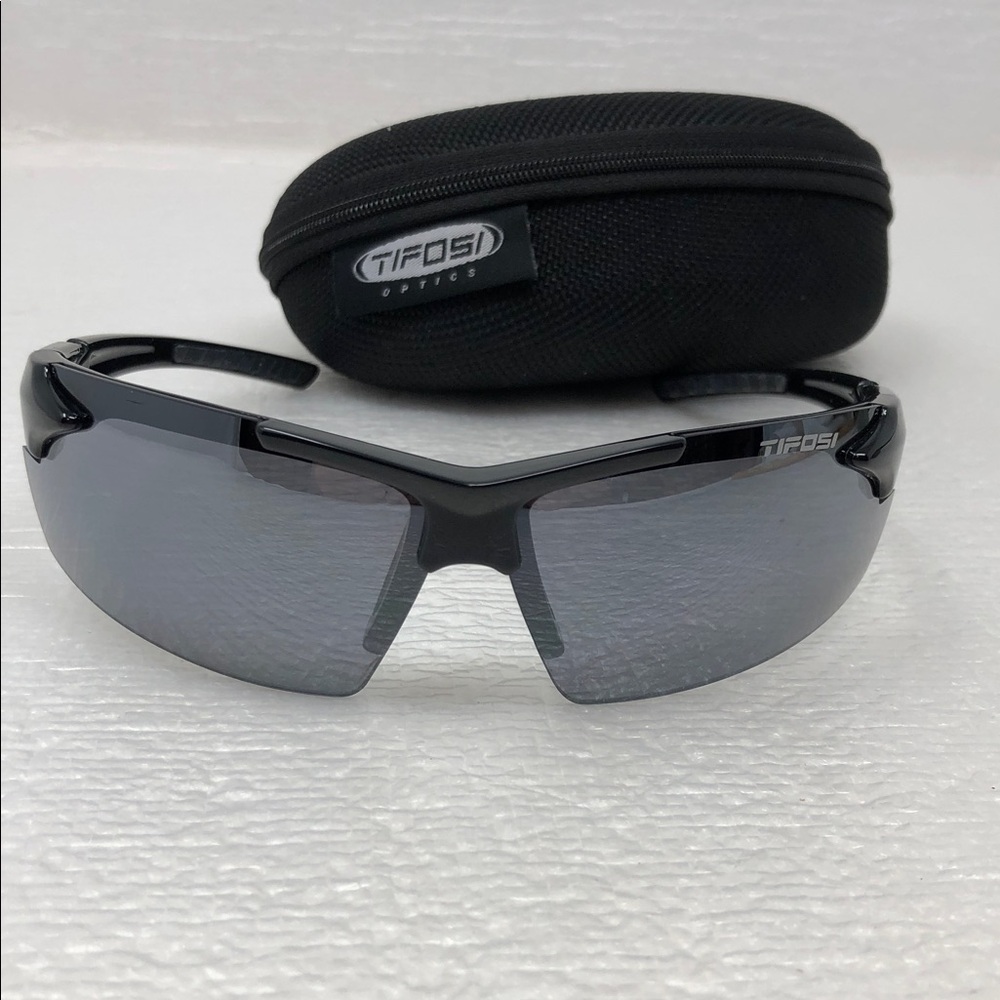 Tifosi Optics Sunglasses And Case